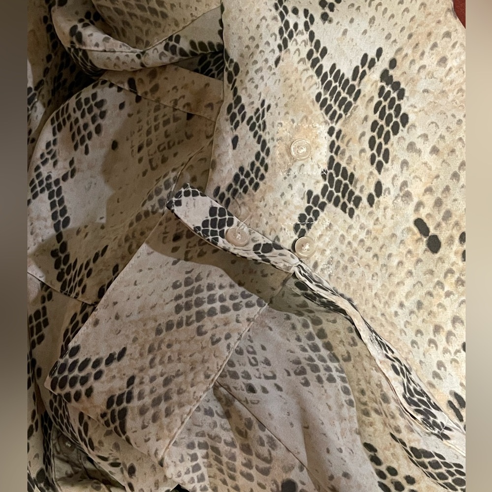 Express The Portofino Shirt Snakeskin Print Size Medium - Picture 5 of 5